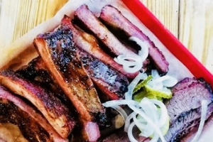 firehole-bbq-platter central texas bbq